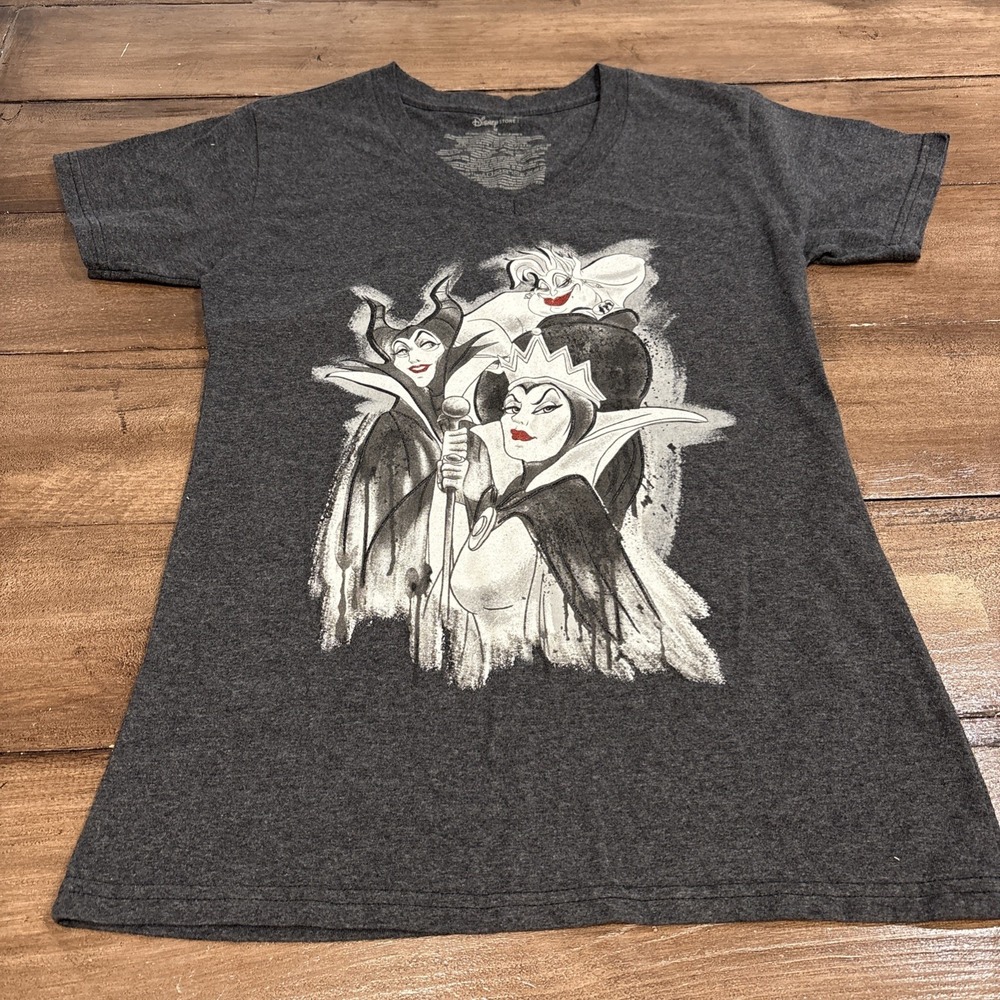WOMAN'S‎ DISNEY STORE SIZE M GRAFIC WOMEN  VILLIANS